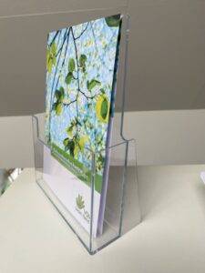 Werbeaufsteller aus Plexi für Flyer